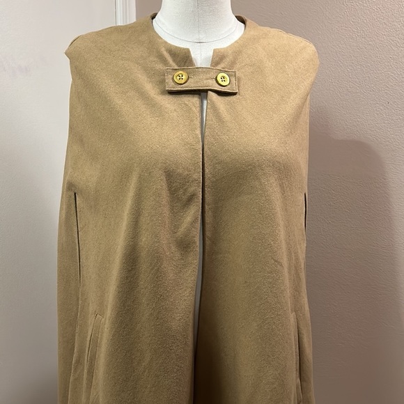 WAYF where are you from Cape size XS- like new - Picture 4 of 16